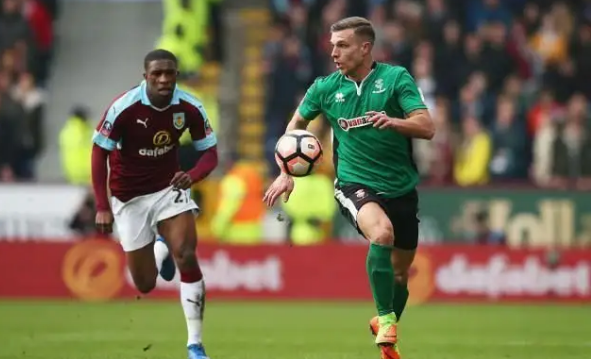 记者：巴萨有意埃及17岁前锋阿卜杜勒卡里姆，并已采取行动