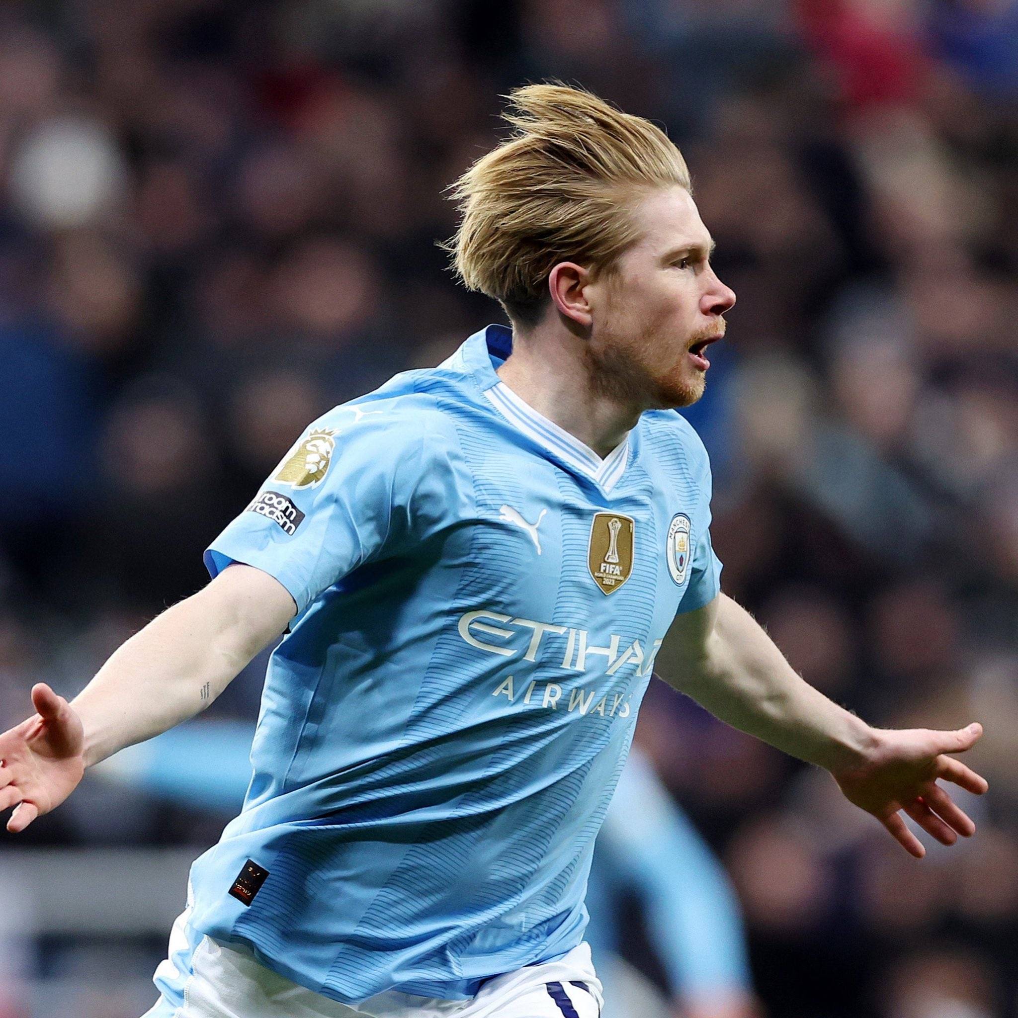 波士顿红袜队传奇主帅阿莱克斯·柯拉与球队完成 3 年续约